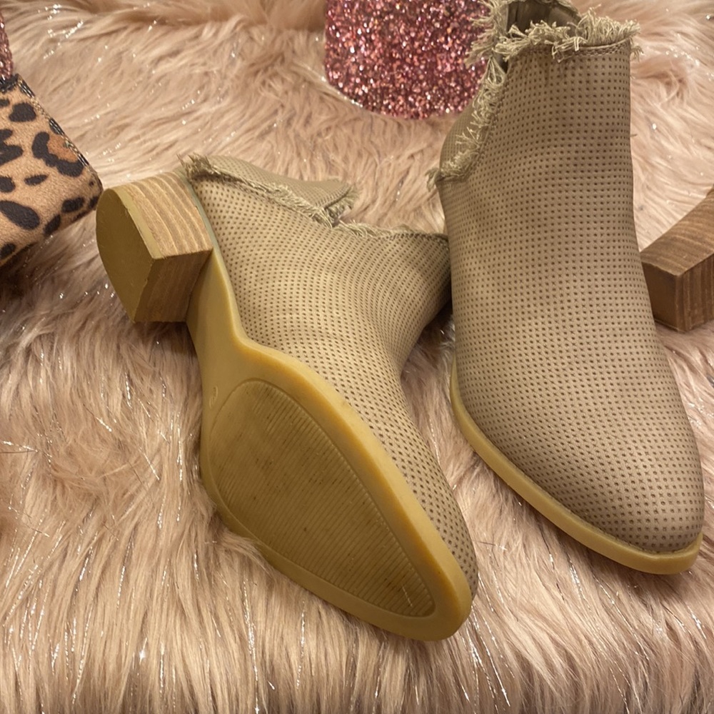 Booties - Picture 3 of 4
